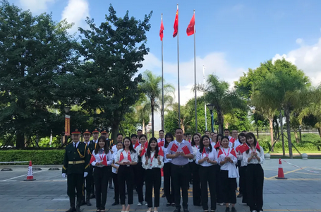 华宝资产 | 不忘初心，砥砺前行！华宝资产举行国庆升旗仪式